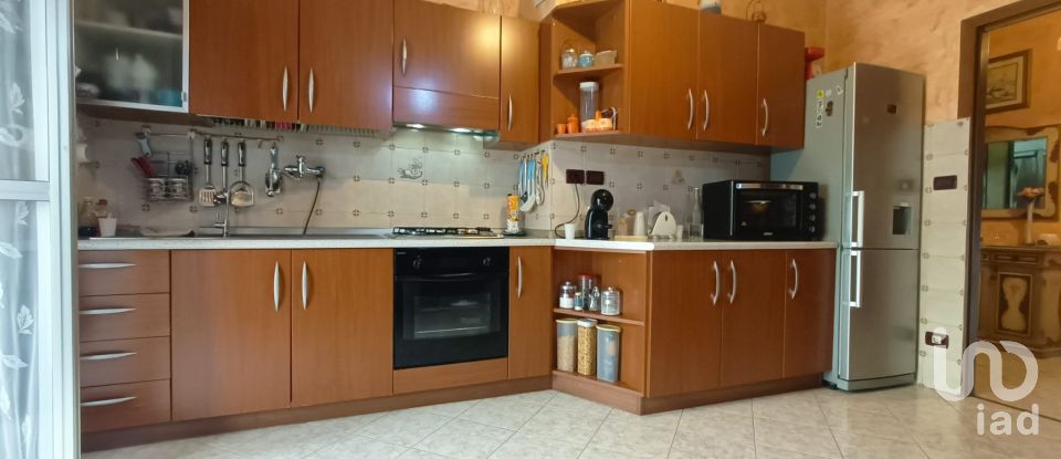 Apartment 7 rooms of 108 m² in Torino (10154)