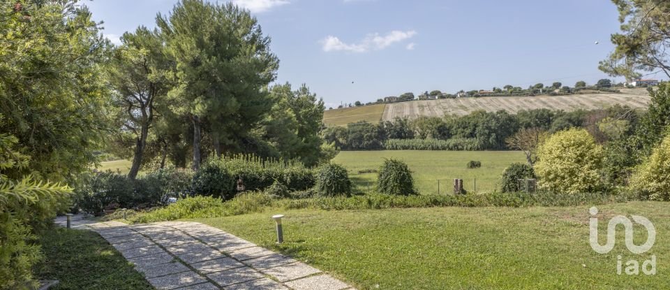 Casa indipendente 18 locali di 600 m² in Ancona (60129)