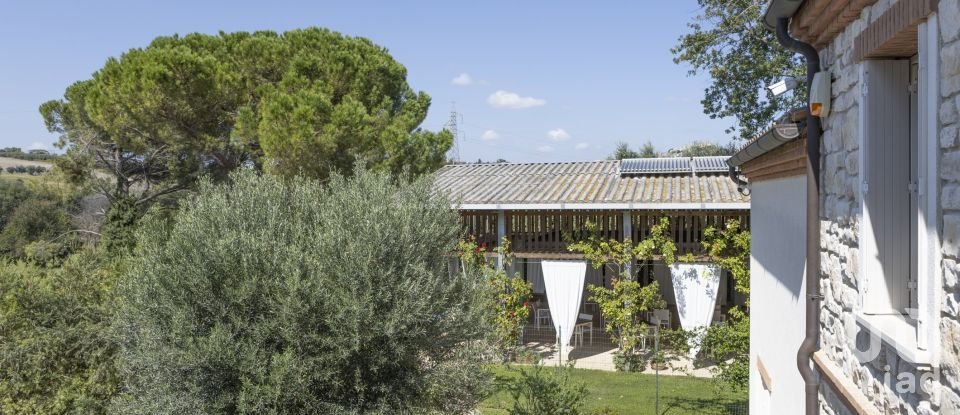 Casa indipendente 18 locali di 600 m² in Ancona (60129)