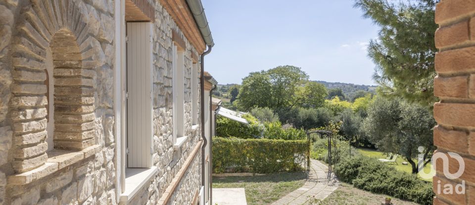 Casa indipendente 18 locali di 600 m² in Ancona (60129)