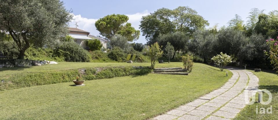 Casa indipendente 18 locali di 600 m² in Ancona (60129)