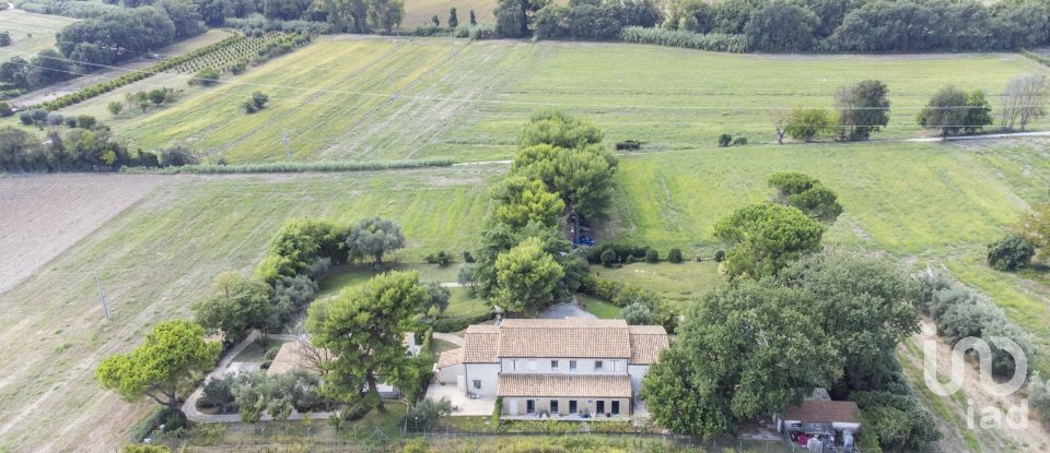 Casa indipendente 18 locali di 600 m² in Ancona (60129)