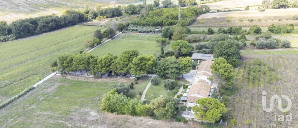 Casa indipendente 18 locali di 600 m² in Ancona (60129)