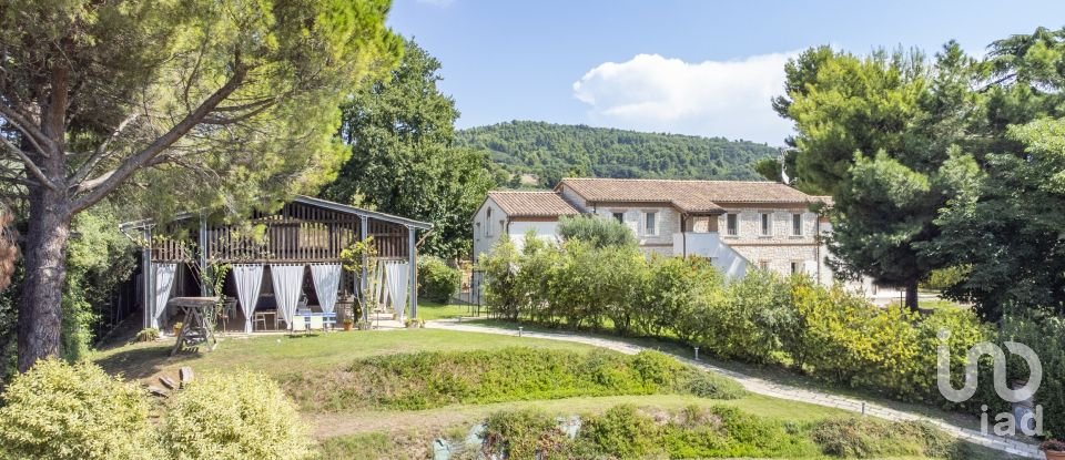 Casa indipendente 18 locali di 600 m² in Ancona (60129)