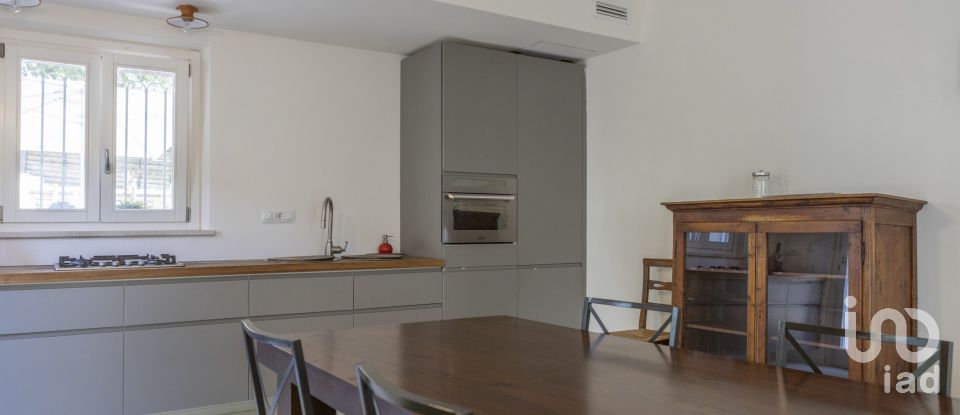 Casa indipendente 18 locali di 600 m² in Ancona (60129)