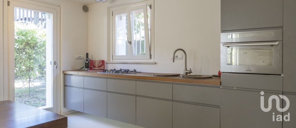 Casa indipendente 18 locali di 600 m² in Ancona (60129)