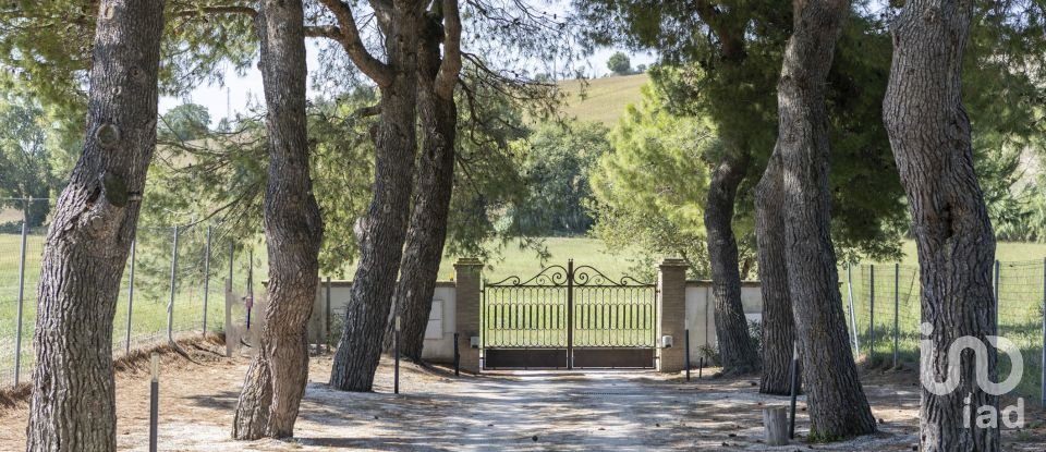 Casa indipendente 18 locali di 600 m² in Ancona (60129)