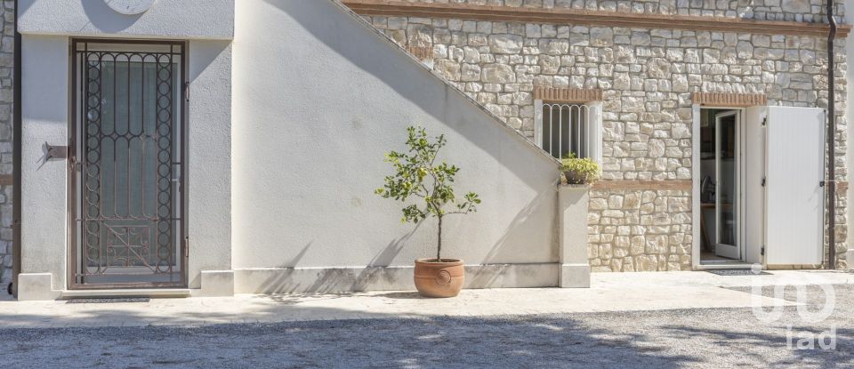 Casa indipendente 18 locali di 600 m² in Ancona (60129)