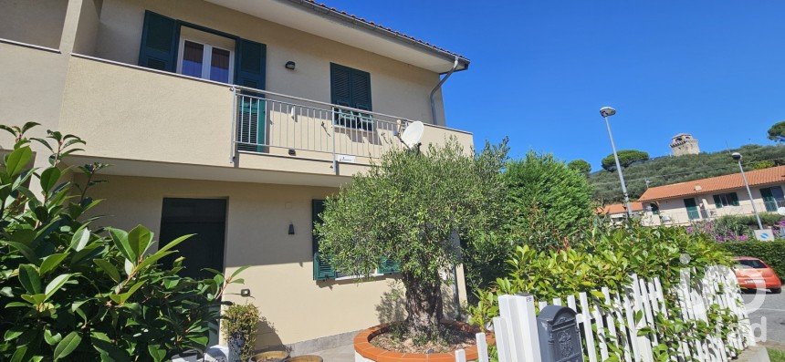 Villa a schiera 7 locali di 138 m² in Spotorno (17028)