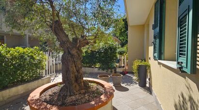 Villa a schiera 7 locali di 138 m² in Spotorno (17028)