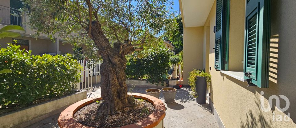 Villa a schiera 7 locali di 138 m² in Spotorno (17028)