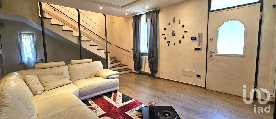 Villa a schiera 7 locali di 138 m² in Spotorno (17028)