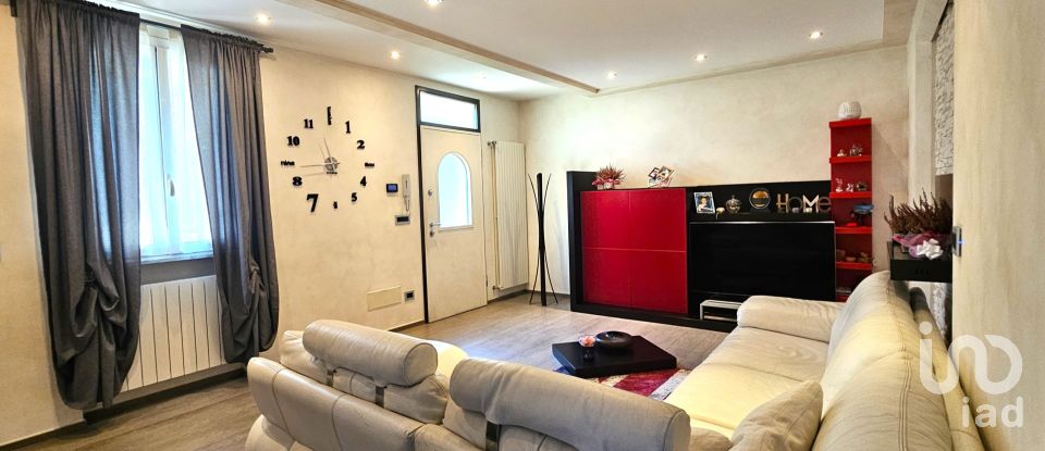 Villa a schiera 7 locali di 138 m² in Spotorno (17028)