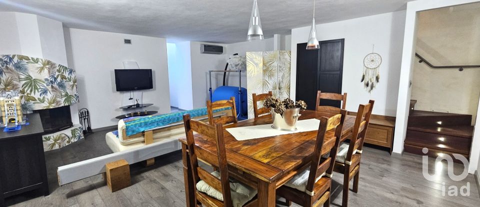 Villa a schiera 7 locali di 138 m² in Spotorno (17028)