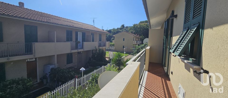 Villa a schiera 7 locali di 138 m² in Spotorno (17028)