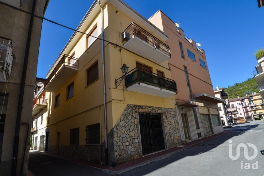 House 7 rooms of 140 m² in Millesimo (17017)