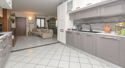 Villa a schiera 7 locali di 165 m² in Leinì (10040)