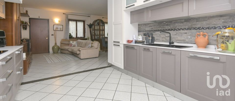 Villa a schiera 7 locali di 165 m² in Leinì (10040)