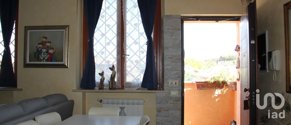 Traditional house 2 rooms of 66 m² in Roma (00124)