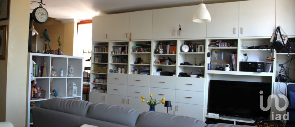 Traditional house 2 rooms of 66 m² in Roma (00124)