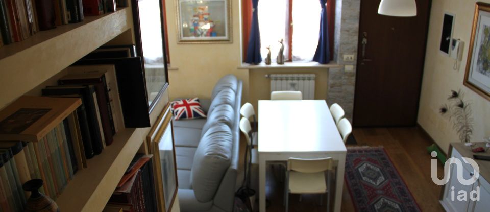 Traditional house 2 rooms of 66 m² in Roma (00124)