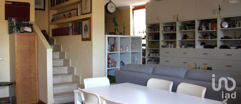 Traditional house 2 rooms of 66 m² in Roma (00124)