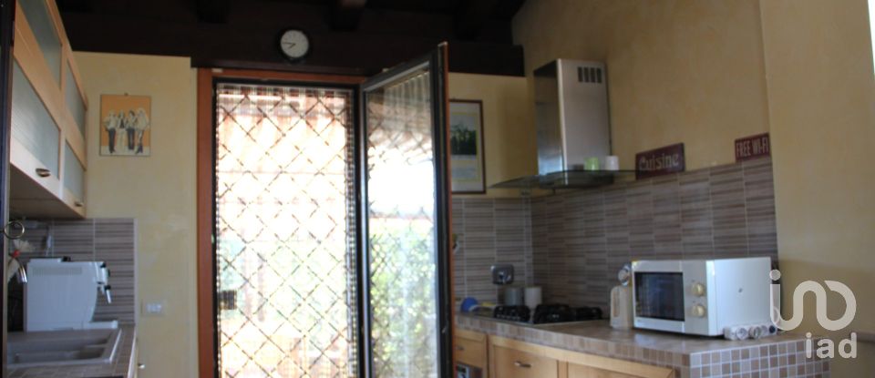 Traditional house 2 rooms of 66 m² in Roma (00124)