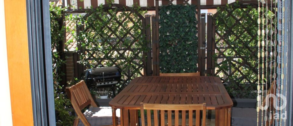 Traditional house 2 rooms of 66 m² in Roma (00124)