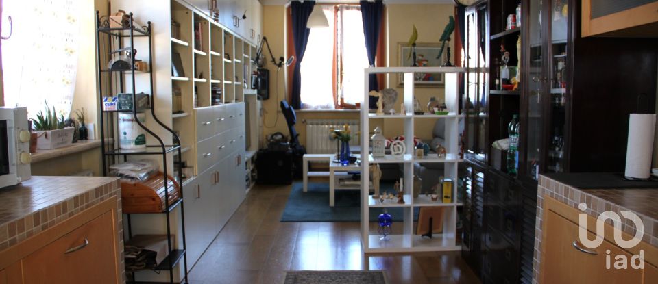 Traditional house 2 rooms of 66 m² in Roma (00124)