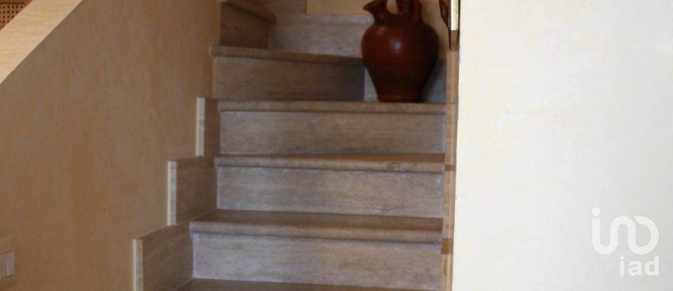 Traditional house 2 rooms of 66 m² in Roma (00124)