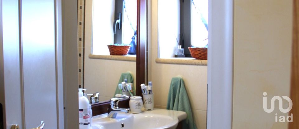 Traditional house 2 rooms of 66 m² in Roma (00124)