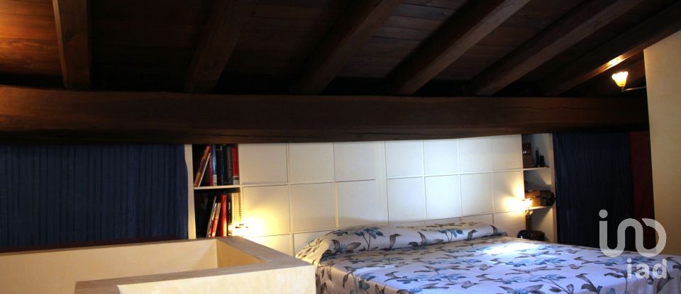 Traditional house 2 rooms of 66 m² in Roma (00124)