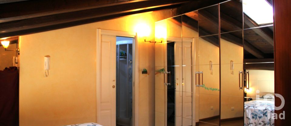 Traditional house 2 rooms of 66 m² in Roma (00124)