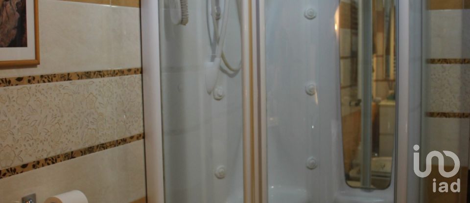 Traditional house 2 rooms of 66 m² in Roma (00124)