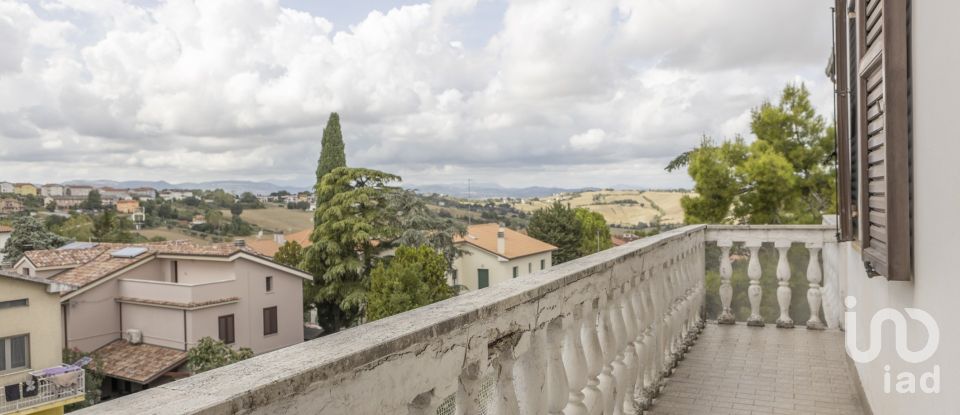 Appartamento 9 locali di 250 m² a Filottrano (60024)