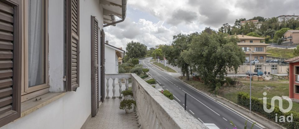 Appartamento 9 locali di 250 m² a Filottrano (60024)