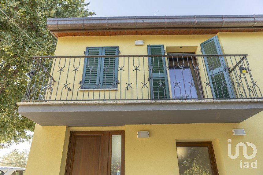Casa indipendente 9 locali di 200 m² in Appignano (62010)