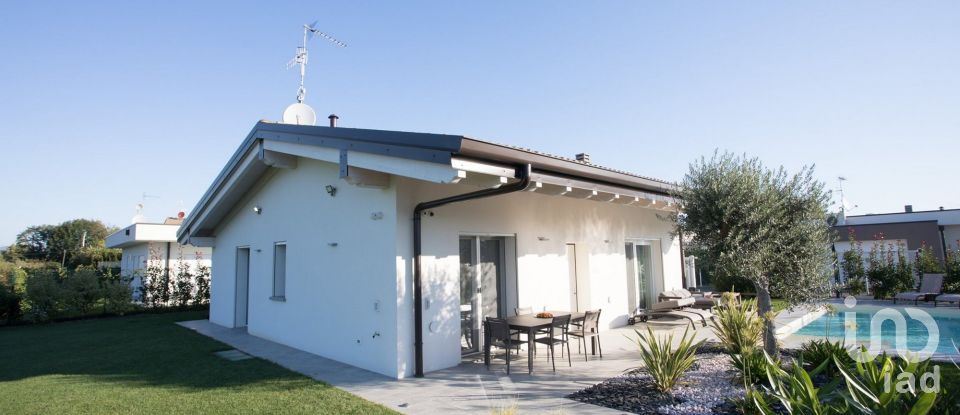 Casale 6 locali di 130 m² in Desenzano del Garda (25015)