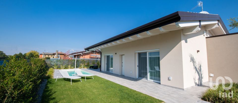 Casale 6 locali di 130 m² in Desenzano del Garda (25015)
