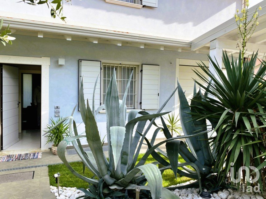 Casale 8 locali di 260 m² in Polpenazze del Garda (25080)