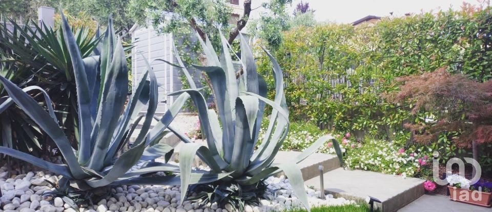 Casale 8 locali di 260 m² in Polpenazze del Garda (25080)