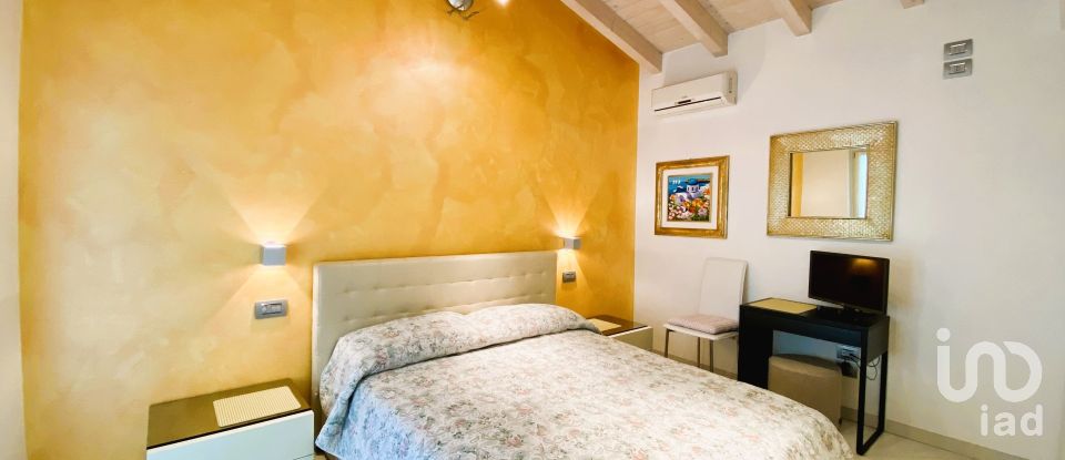 Casale 8 locali di 260 m² in Polpenazze del Garda (25080)