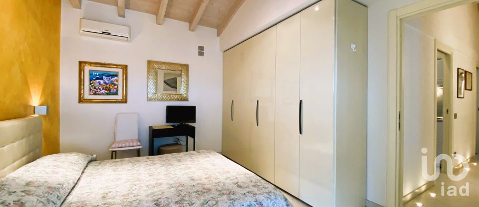 Casale 8 locali di 260 m² in Polpenazze del Garda (25080)