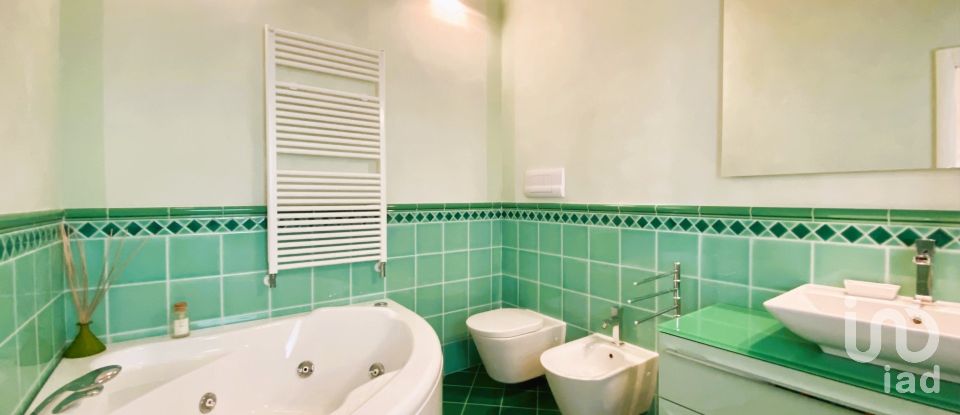 Casale 8 locali di 260 m² in Polpenazze del Garda (25080)