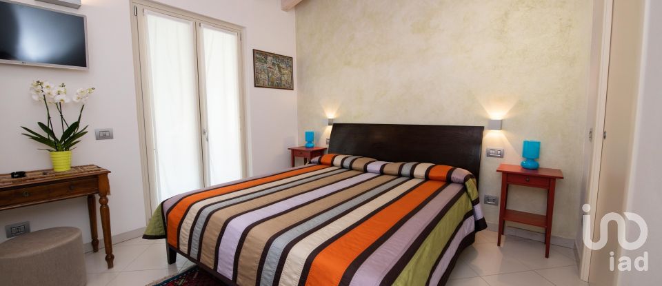 Casale 8 locali di 260 m² in Polpenazze del Garda (25080)