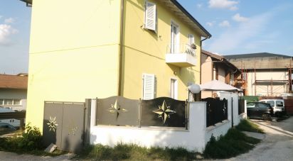 Casale 3 locali di 180 m² in Ghedi (25016)