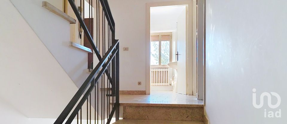 House 7 rooms of 250 m² in Ponzano di Fermo (63845)