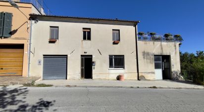 Casa indipendente / Villa 7 locali di 250 m² in Ponzano di Fermo (63845)