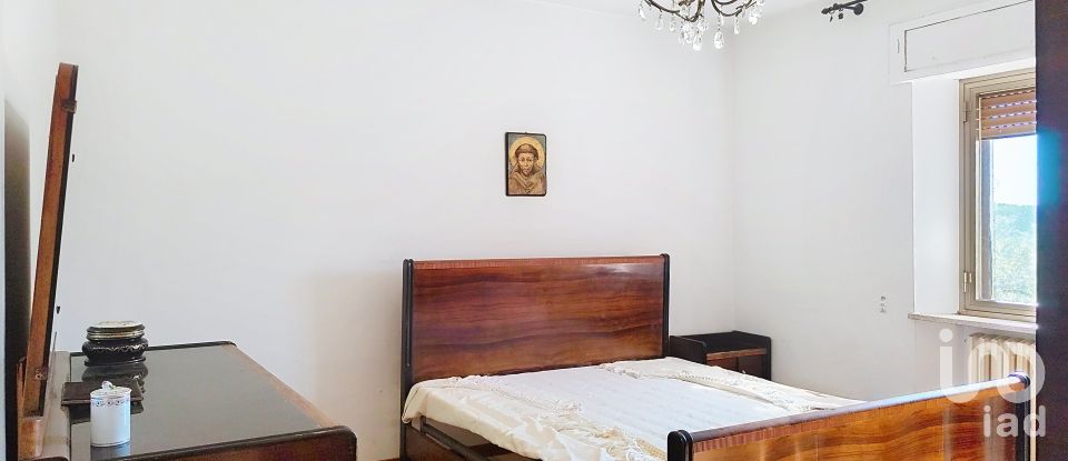 House 7 rooms of 250 m² in Ponzano di Fermo (63845)