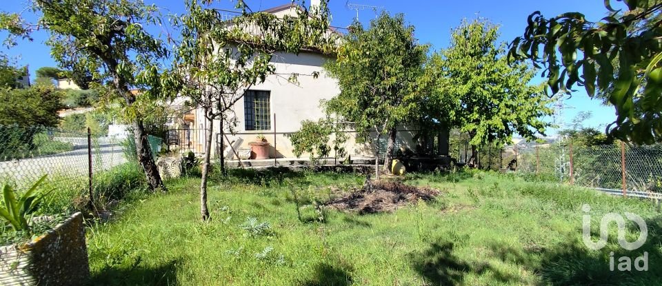 House 7 rooms of 250 m² in Ponzano di Fermo (63845)